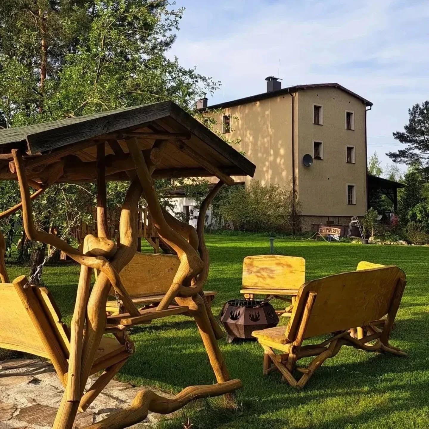 Młyn na skraju lasu w Starym Polichnie